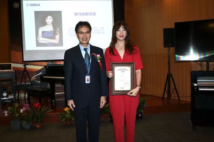 AG旗舰厅携手中国多位教育家，共同谱写中国艺术教育发展新乐章|热烈祝贺2018AG旗舰厅教育家授聘仪式成功举办！