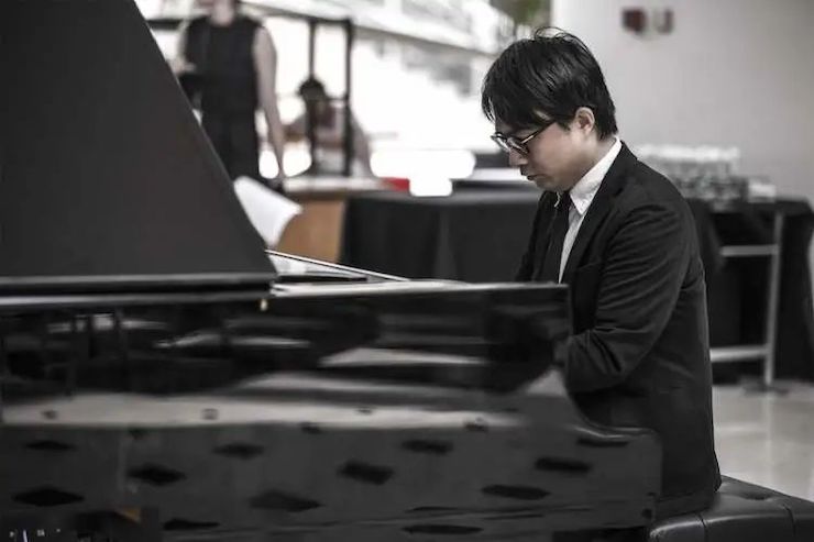 宋思衡的“宅抗疫” | 挑战主播、筹集口罩、闭关作曲，这位取消了20场演出的钢琴家原来这么忙！