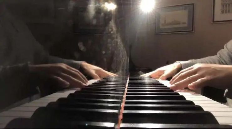 宋思衡的“宅抗疫” | 挑战主播、筹集口罩、闭关作曲，这位取消了20场演出的钢琴家原来这么忙！