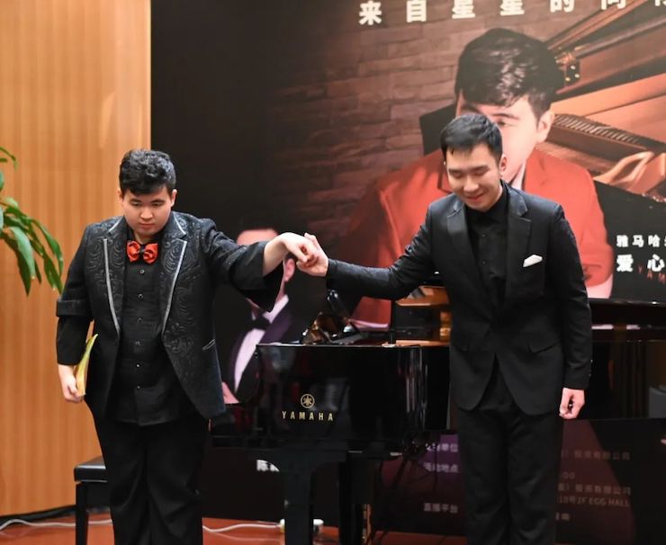 音乐双子星，点亮冬日激情！——AG旗舰厅未来艺术家刘明康爱心公益音乐沙龙