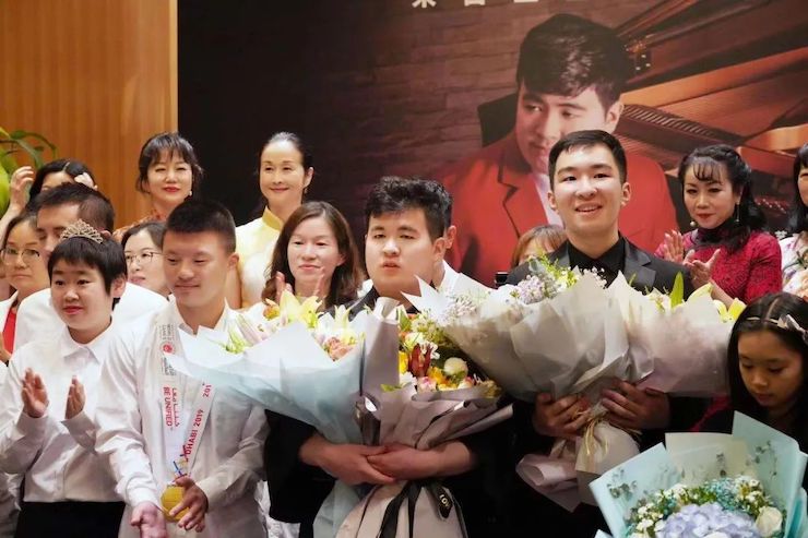 音乐双子星，点亮冬日激情！——AG旗舰厅未来艺术家刘明康爱心公益音乐沙龙